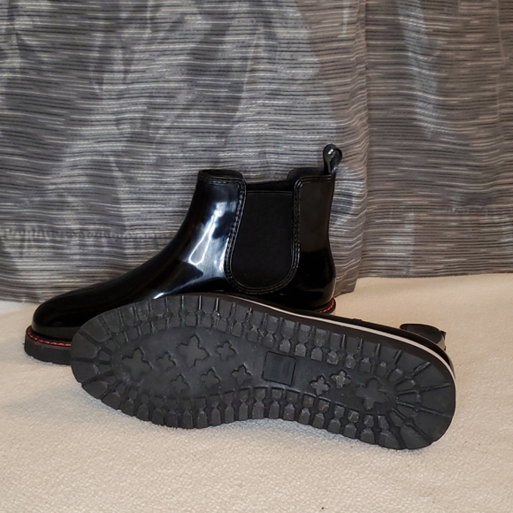 Rainboot - Picture 2 of 2